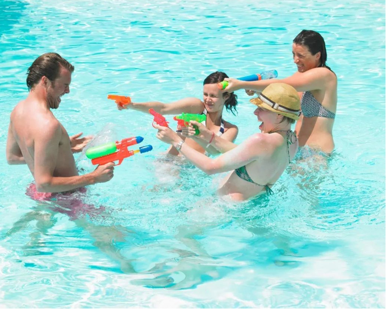 室內泳池什么“咖位”？居然用專(zhuān)業(yè)定制的除濕機?。?！