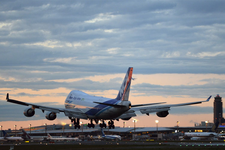工業(yè)除濕機確保機場(chǎng)儀表著(zhù)陸導航系統精準_除濕機廠(chǎng)家